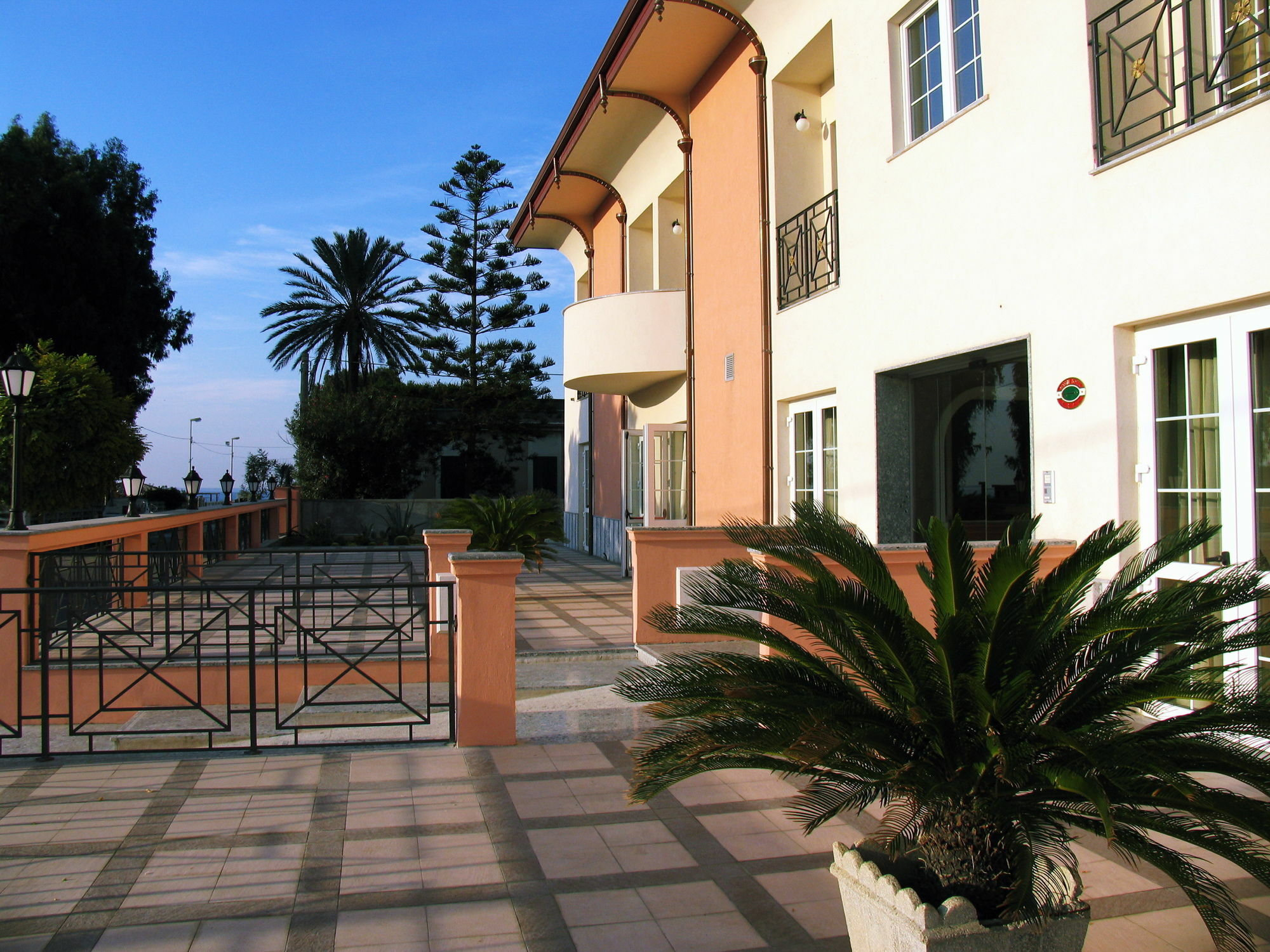 Regent Beach Hotel & Apartments Reggio di Calabria Exteriör bild