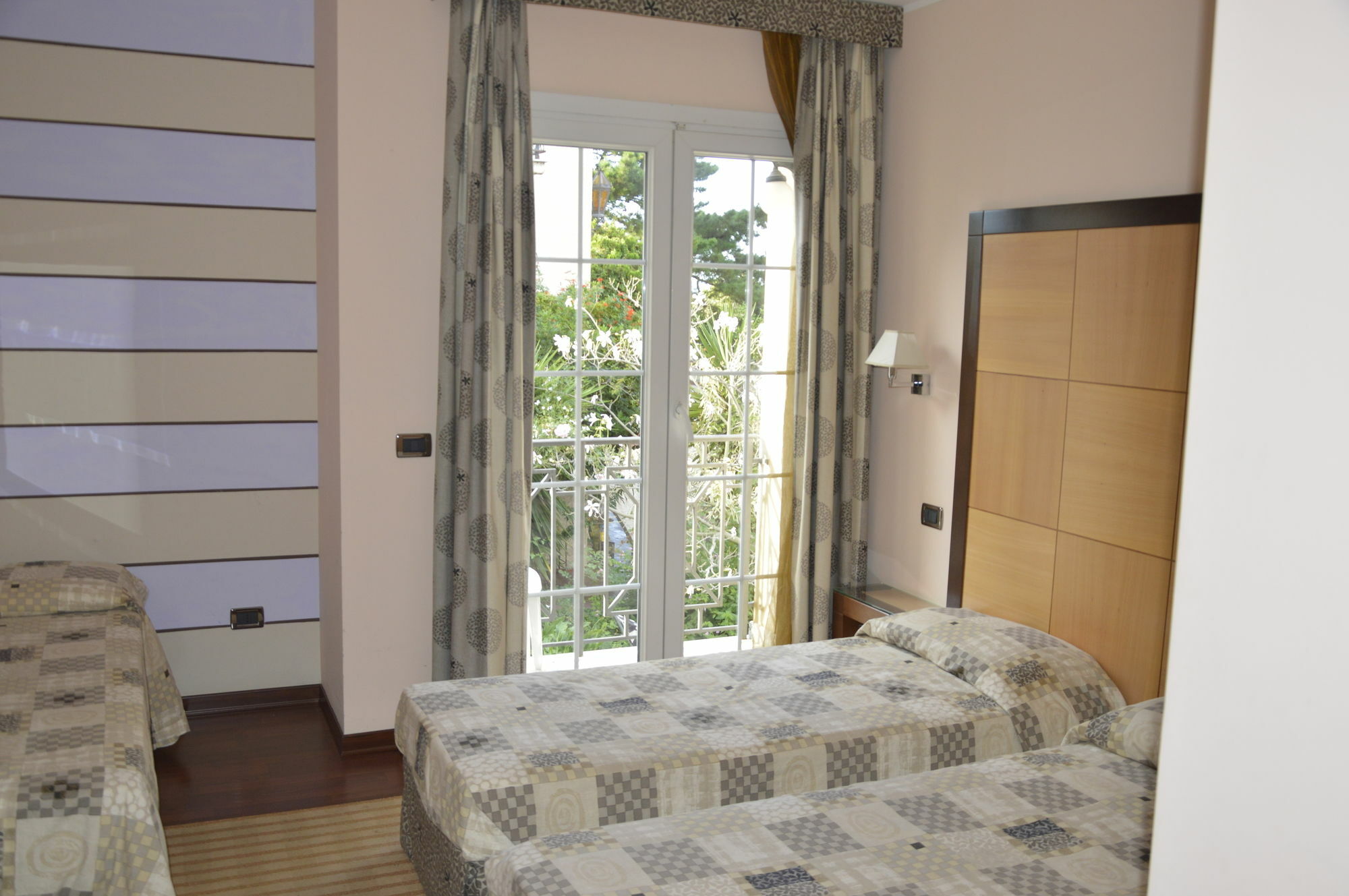 Regent Beach Hotel & Apartments Reggio di Calabria Exteriör bild